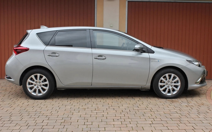 Toyota Auris cena 63900 przebieg: 63000, rok produkcji 2016 z Poddębice małe 407